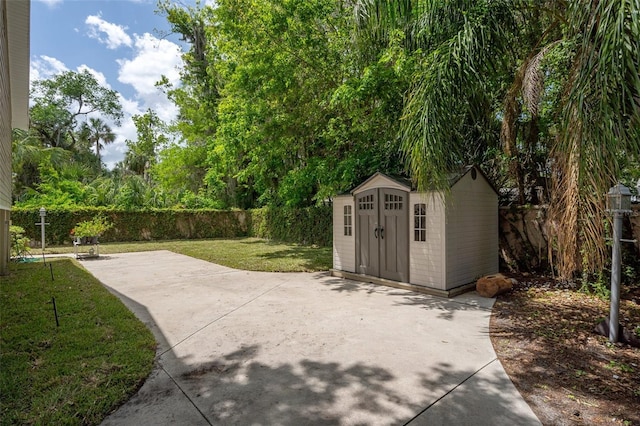 536 NW 7th Ave, Crystal River, FL 34428 - view of patio featuring an outdoor structure, fence, and a shed