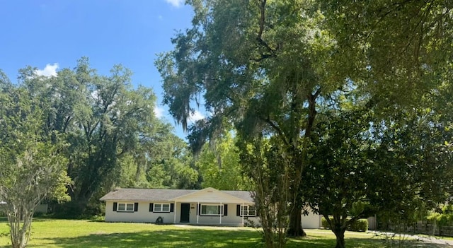 ranch-style house with a front yard