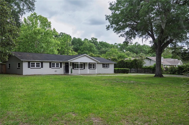 4430 SE 47th Pl, Ocala, FL 34480 - view of front of property with stucco siding, a front lawn, and fence