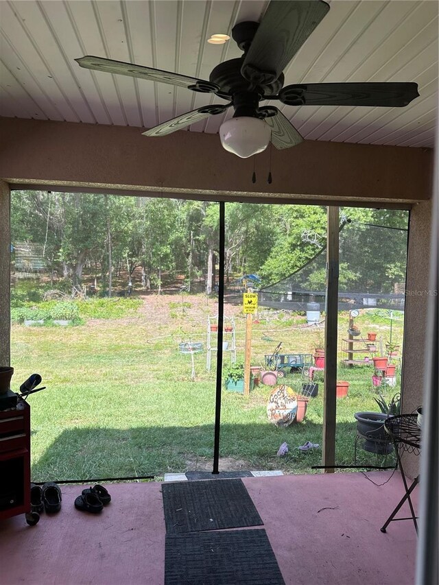 sunroom / solarium with ceiling fan