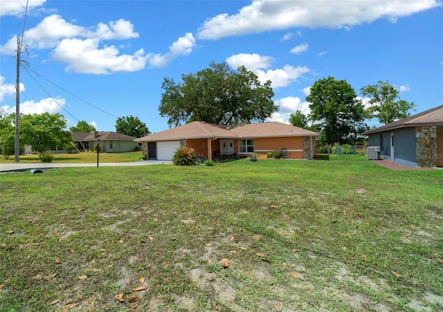 view of front of home featuring an attached garage, a front lawn, stucco siding, and driveway