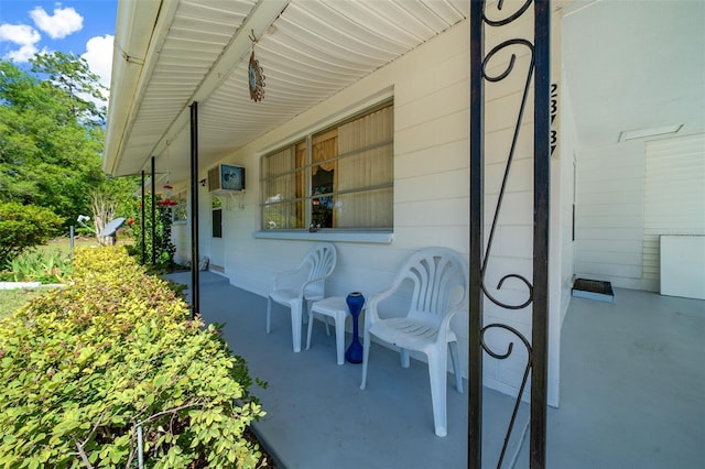 23737 NW Mallard Ave, Dunnellon, FL 34431 - view of patio with a porch