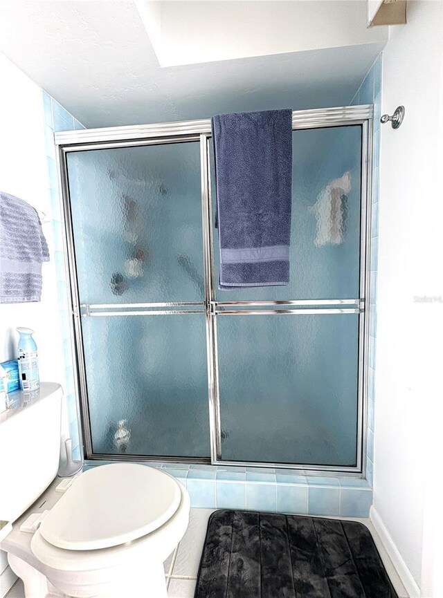 full bathroom featuring a stall shower