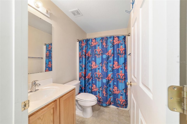 full bath with visible vents, vanity, toilet, tile patterned floors, and a shower with curtain