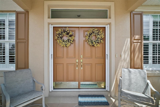 property entrance featuring stucco siding