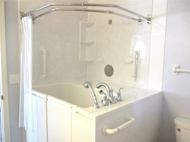 bathroom featuring toilet and shower / tub combo with curtain