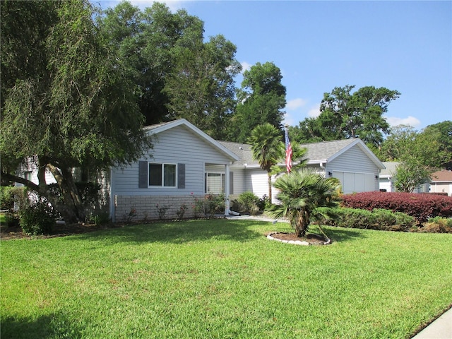 ranch-style house featuring a front lawn