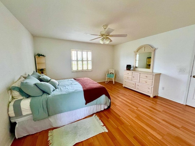 bedroom featuring light wood finished floors and a ceiling fan