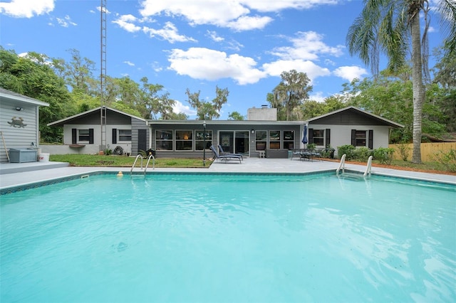 4710 SE 30th Ct, Ocala, FL 34480 - outdoor pool featuring a patio and fence