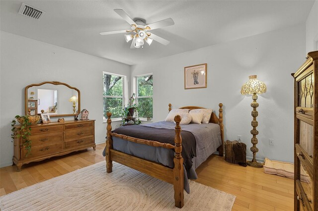 bedroom featuring light wood-style flooring, ceiling fan, and baseboards