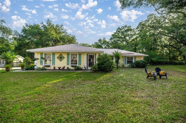 3579 SW Shorewood Dr, Dunnellon, FL 34431 - ranch-style home featuring a front yard and stucco siding