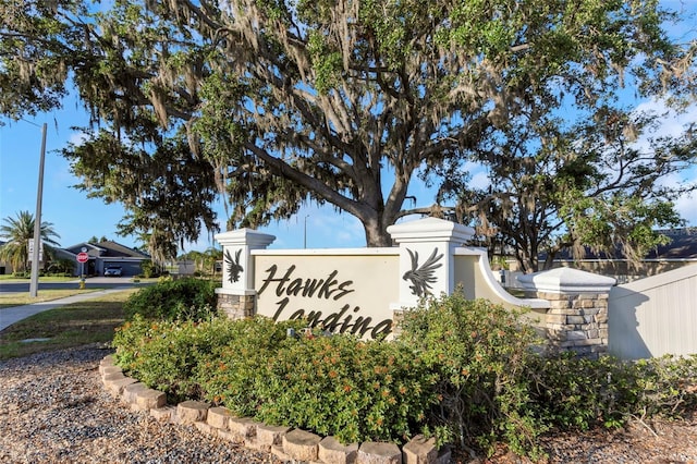 view of community / neighborhood sign