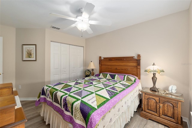 6858 SW 111th Loop, Ocala, FL 34476 - bedroom featuring a ceiling fan, visible vents, wood finished floors, baseboards, and a closet