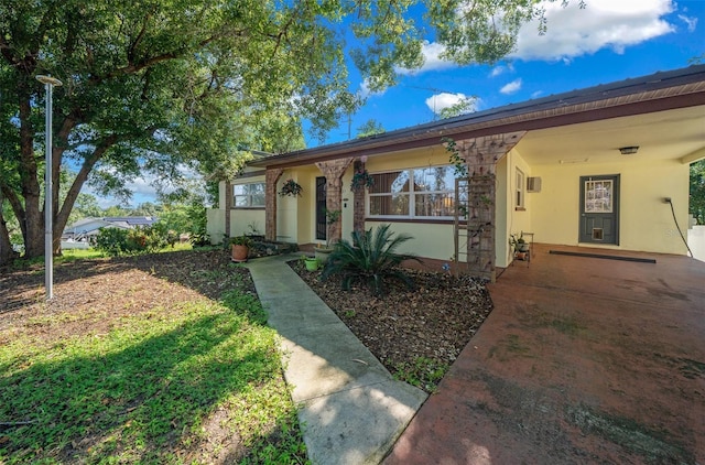 31 N Harrison St, Beverly Hills, FL 34465 - view of front facade with stucco siding and an attached carport