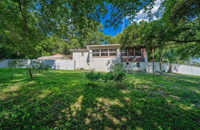 31 N Harrison St, Beverly Hills, FL 34465 - rear view of house featuring a fenced backyard and a yard