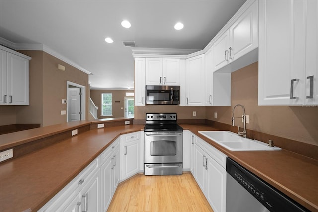 kitchen featuring a sink, white cabinetry, visible vents, and appliances with stainless steel finishes