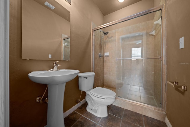 full bath with toilet, a stall shower, tile patterned floors, visible vents, and baseboards