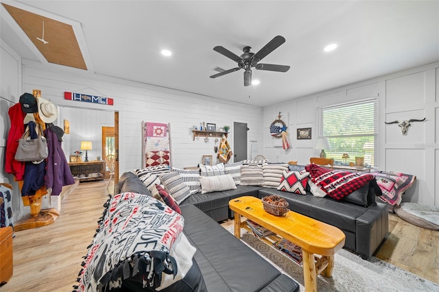 13232 NE 39th Ter, Anthony, FL 32617 - living room featuring light wood-style floors, a decorative wall, ceiling fan, and recessed lighting