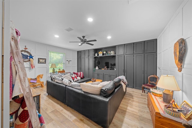 13232 NE 39th Ter, Anthony, FL 32617 - living area with a decorative wall, light wood-type flooring, visible vents, recessed lighting, and ceiling fan