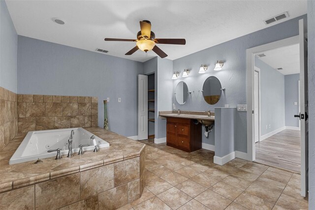 260 Country Circle Dr W, Port Orange, FL 32128 - full bathroom with ceiling fan, visible vents, a sink, and a whirlpool tub