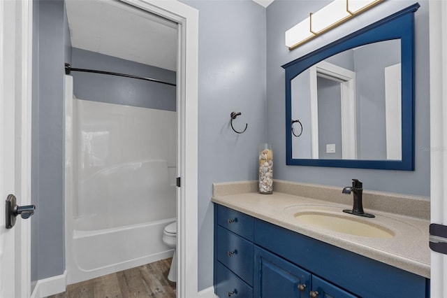 260 Country Circle Dr W, Port Orange, FL 32128 - full bath featuring bathtub / shower combination, toilet, wood finished floors, and vanity