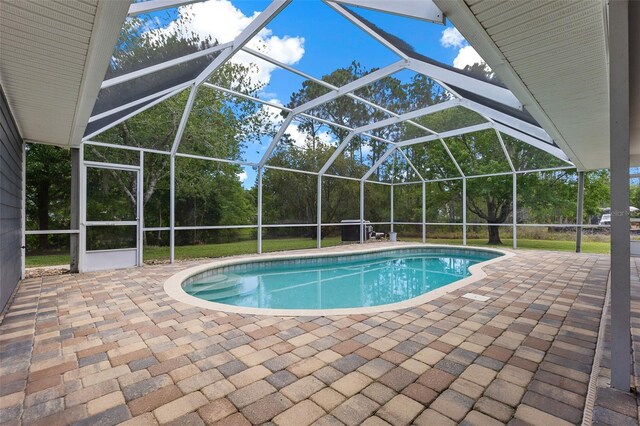 260 Country Circle Dr W, Port Orange, FL 32128 - outdoor pool with a patio area and glass enclosure