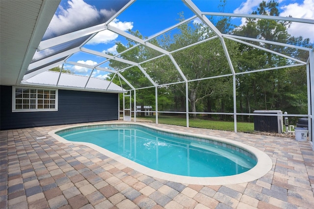 260 Country Circle Dr W, Port Orange, FL 32128 - pool with a patio area and glass enclosure