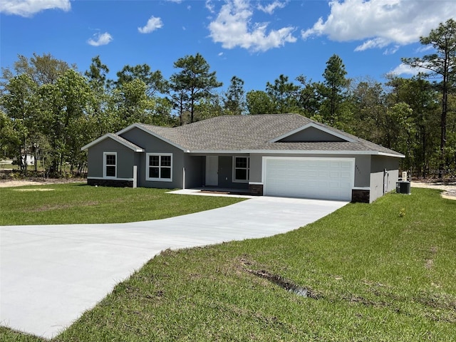 ranch-style house with driveway, a front lawn, stucco siding, an attached garage, and cooling unit