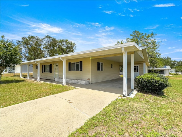 6263 SW 107th St, Ocala, FL 34476 - view of front facade with driveway, a front yard, and a carport