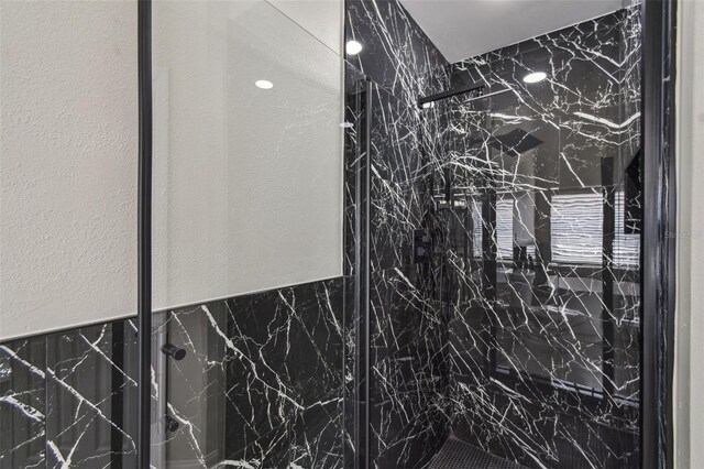 1317 Ravida Woods Dr, Apopka, FL 32703 - full bath with a marble finish shower