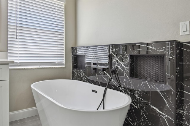 1317 Ravida Woods Dr, Apopka, FL 32703 - full bath featuring a soaking tub