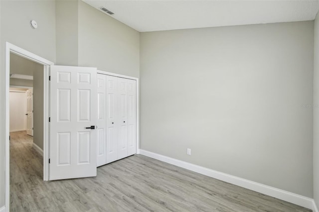 1317 Ravida Woods Dr, Apopka, FL 32703 - unfurnished bedroom with baseboards, light wood finished floors, and a closet