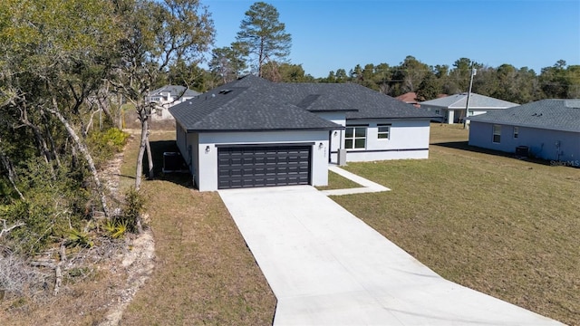 view of front of house with an attached garage, stucco siding, a front lawn, roof with shingles, and driveway