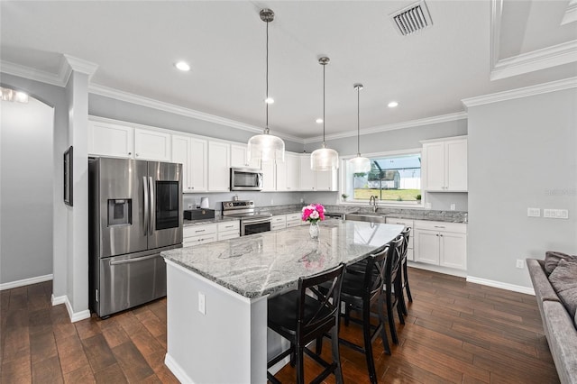 kitchen featuring appliances with stainless steel finishes, a sink, dark wood-style flooring, white cabinetry, and recessed lighting