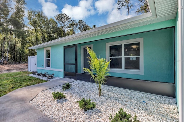 ranch-style home featuring stucco siding