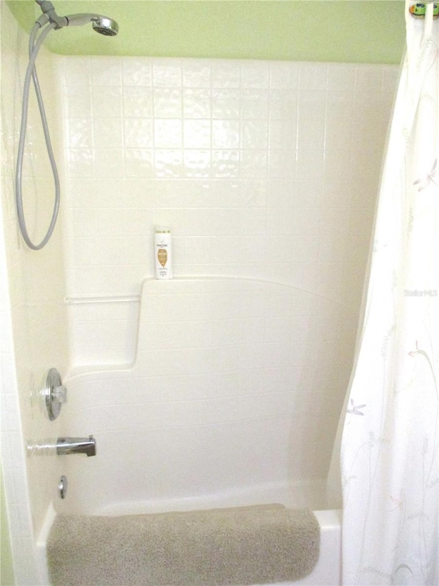 full bath with shower / bath combo
