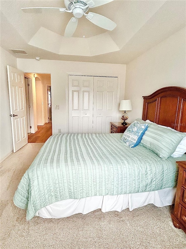 3023 Charlevoix St, The Villages, FL 32163 - bedroom featuring a closet, carpet floors, ceiling fan, and a tray ceiling