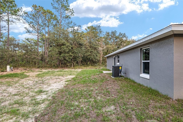 23163 NW Shamrock Ave, Dunnellon, FL 34431 - view of yard featuring central AC