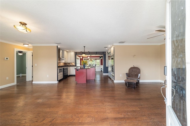 living room featuring ornamental molding, dark wood-style flooring, baseboards, a ceiling fan, and a textured ceiling