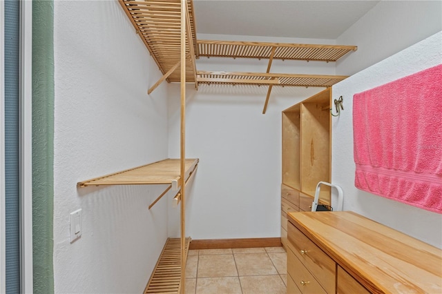 4725 County Road 121d, Wildwood, FL 34785 - walk in closet featuring light tile patterned floors
