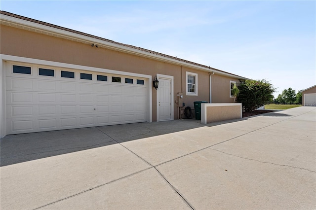 4725 County Road 121d, Wildwood, FL 34785 - view of home's exterior featuring driveway and stucco siding