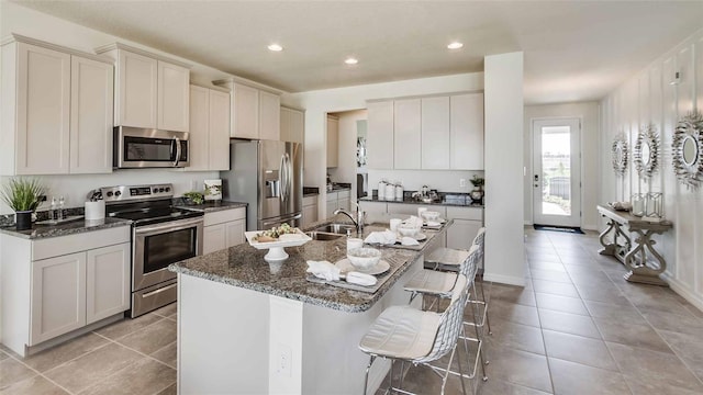 17922 NW 173rd Rd, Alachua, FL 32615 - kitchen featuring appliances with stainless steel finishes, light tile patterned floors, a sink, a center island with sink, and recessed lighting
