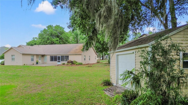 view of front of home featuring a front lawn