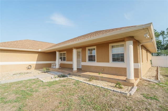 7475 SE 105th Pl, Belleview, FL 34420 - view of front of home featuring stucco siding and fence