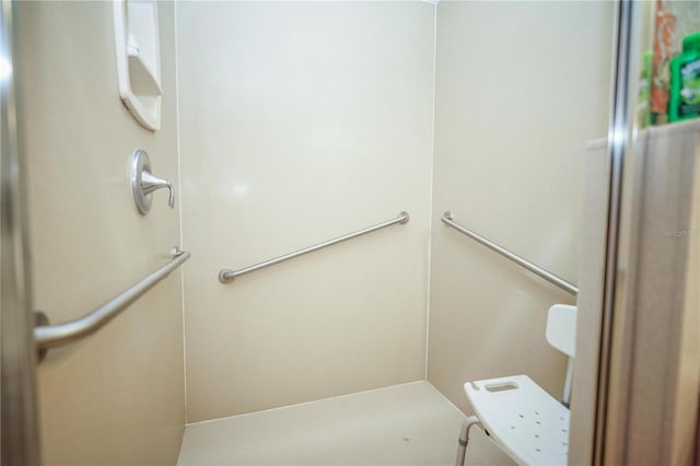 7475 SE 105th Pl, Belleview, FL 34420 - bathroom with toilet and a shower