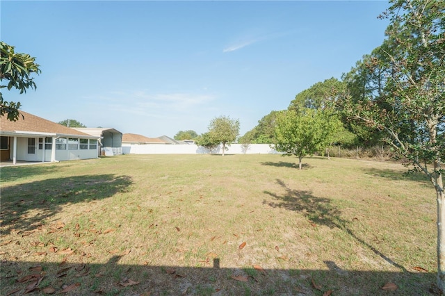 7475 SE 105th Pl, Belleview, FL 34420 - view of yard with a sunroom