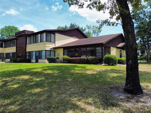 view of front facade with a front lawn and stucco siding