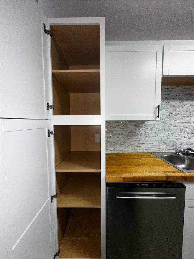 storage area featuring a sink