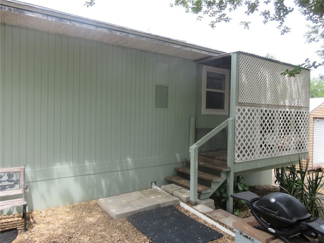 5949 SE 164th Ct, Ocklawaha, FL 32179 - view of side of home featuring entry steps