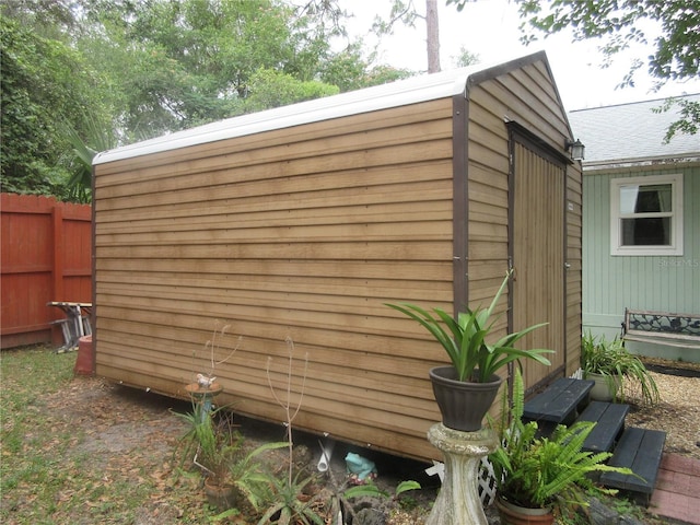 5949 SE 164th Ct, Ocklawaha, FL 32179 - view of outbuilding with fence